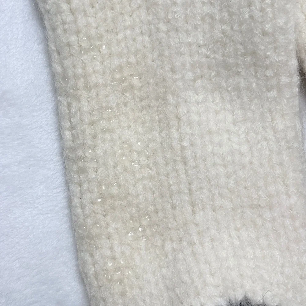 Mer-Sea & Co. Cream Gray XO Embroidered Thick Knit Slipper Socks with Grippers